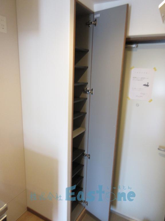 玄関　縦長の大きなシューズボックス！