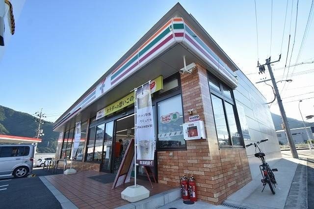 【広島市安佐北区亀山のアパートのコンビニ】