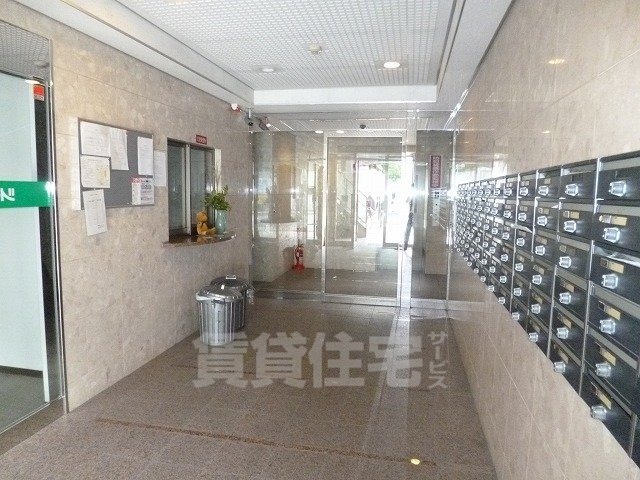 【京都市山科区椥辻草海道町のマンションのエントランス】