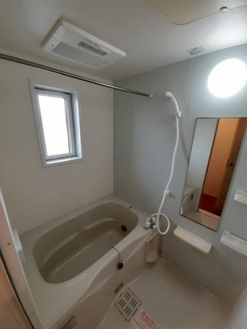 バス・シャワールーム　追い焚き・浴室乾燥機付きのお風呂です♪