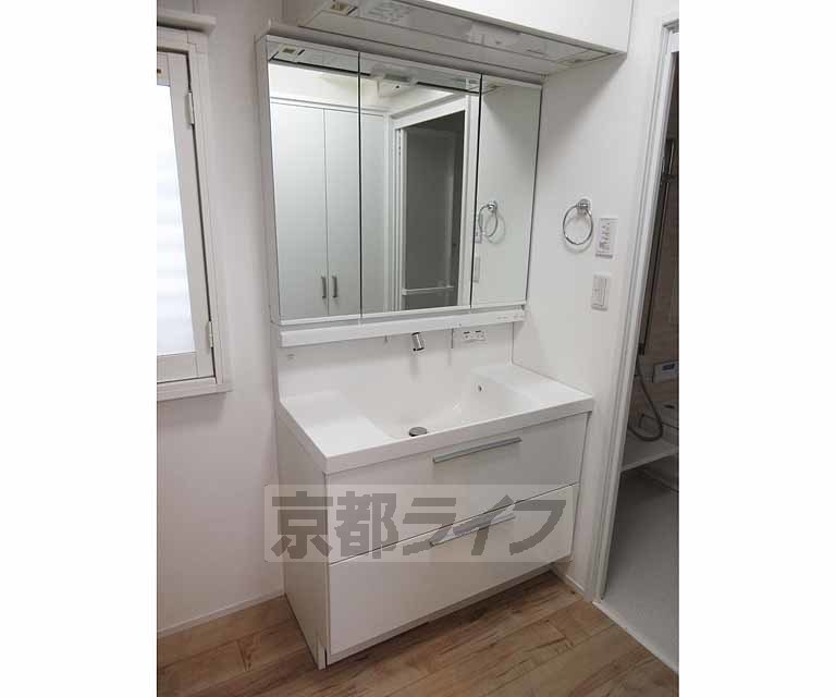 洗面設備　独立洗面台あります！