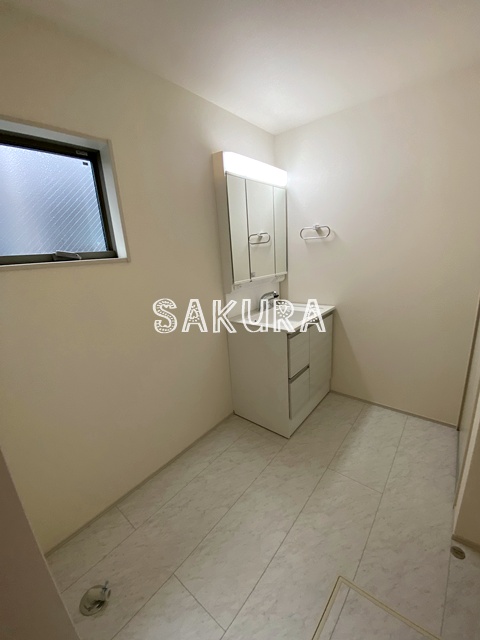 洗面設備　身支度に欠かせない独立洗面台♪