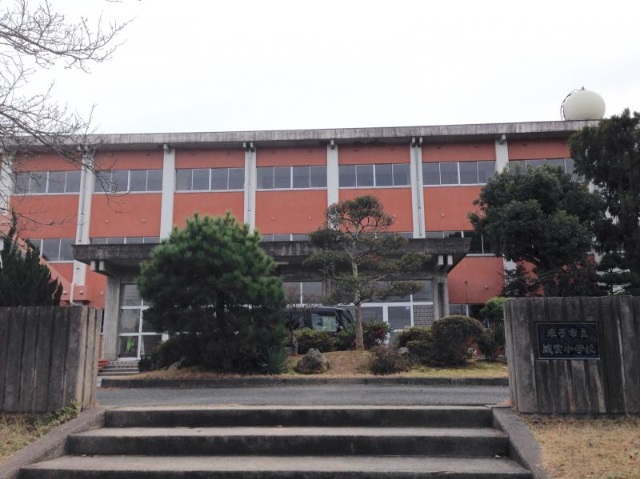 小学校　米子市立成実小学校（小学校）まで2464m