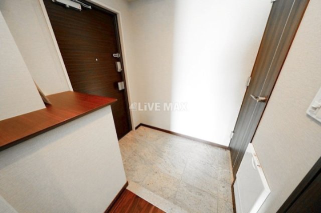 玄関　※同シリーズ参考写真※