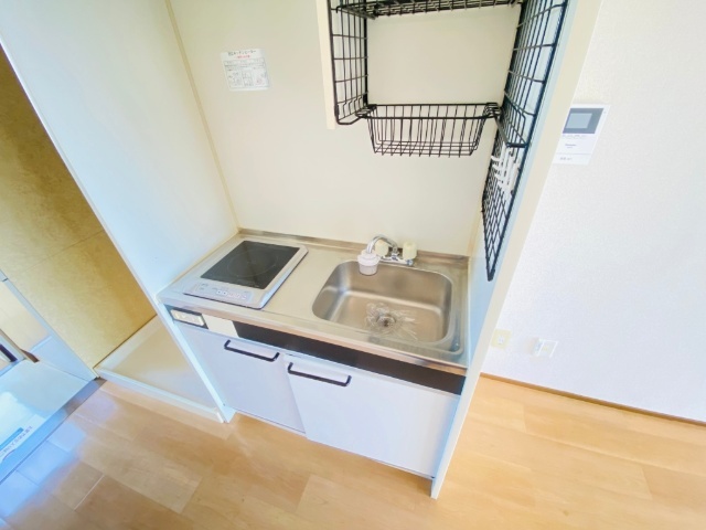 キッチン　同じ建物内３０１号室内装写真転載中。