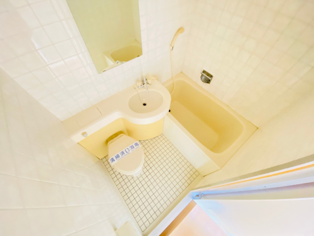 バス・シャワールーム　同じ建物内３０１号室内装写真転載中。