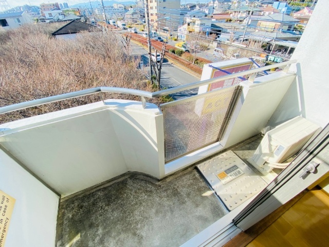 バルコニー　同じ建物内３０１号室内装写真転載中。