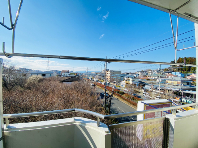 眺望　同じ建物内３０１号室内装写真転載中。