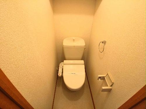 トイレ　明るく清潔感のあるトイレ