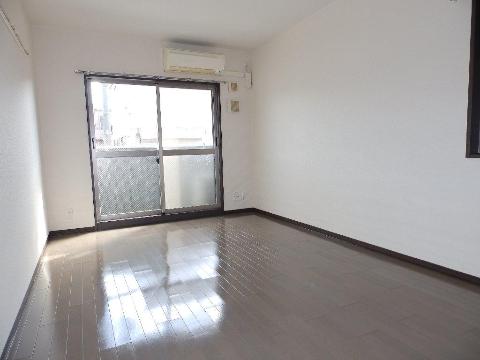 居室・リビング　室内