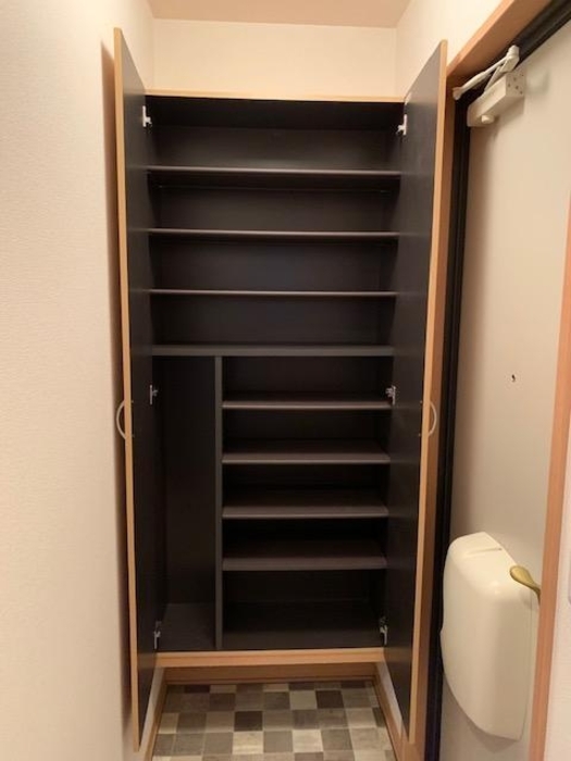 玄関　シューズボックス付きの玄関です☆