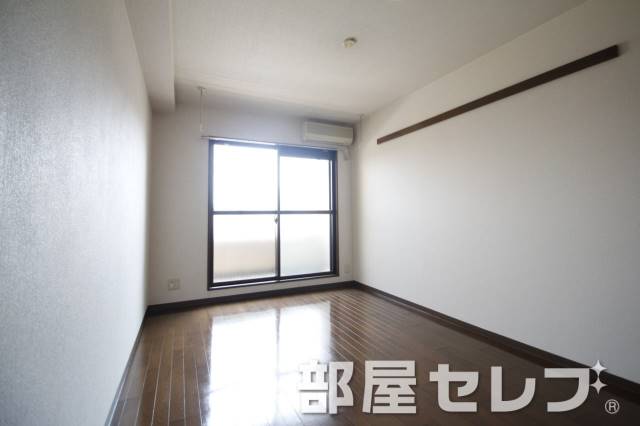 居室・リビング　落ち着いた雰囲気です。他号室の写真です。