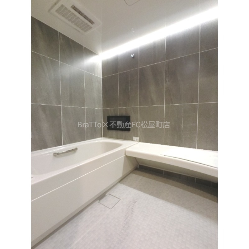 バス・シャワールーム　バス（浴室乾燥機・追い焚き機能付き）