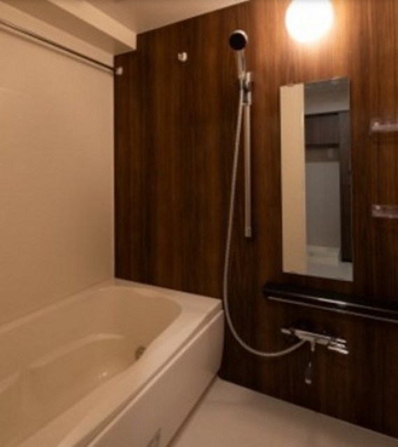 バス・シャワールーム　同仕様・色合いがが異なります。