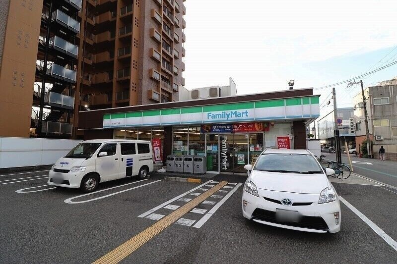 コンビニ　ファミリーマート深江北一丁目店（コンビニ）まで261m
