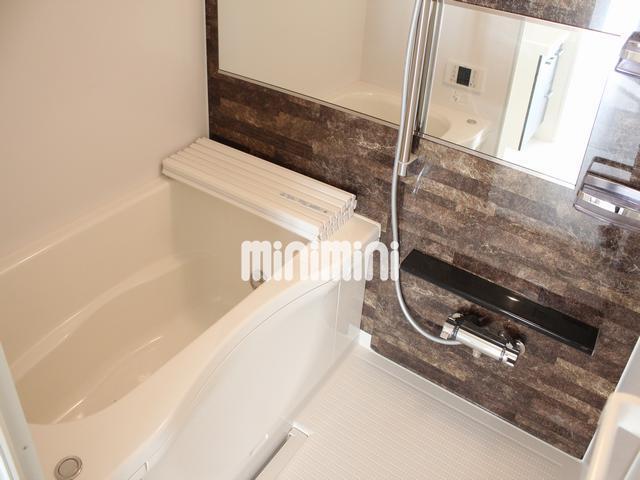 バス・シャワールーム　大きな浴槽