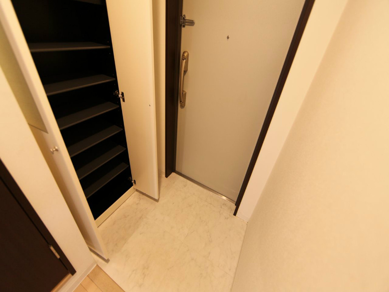 玄関　玄関　シューズボックス付