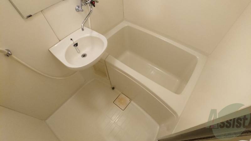 バス・シャワールーム　お風呂になります。一日の疲れを癒してくださいね。