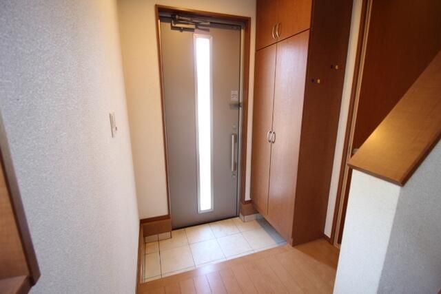 上飯田4-12-75の玄関写真