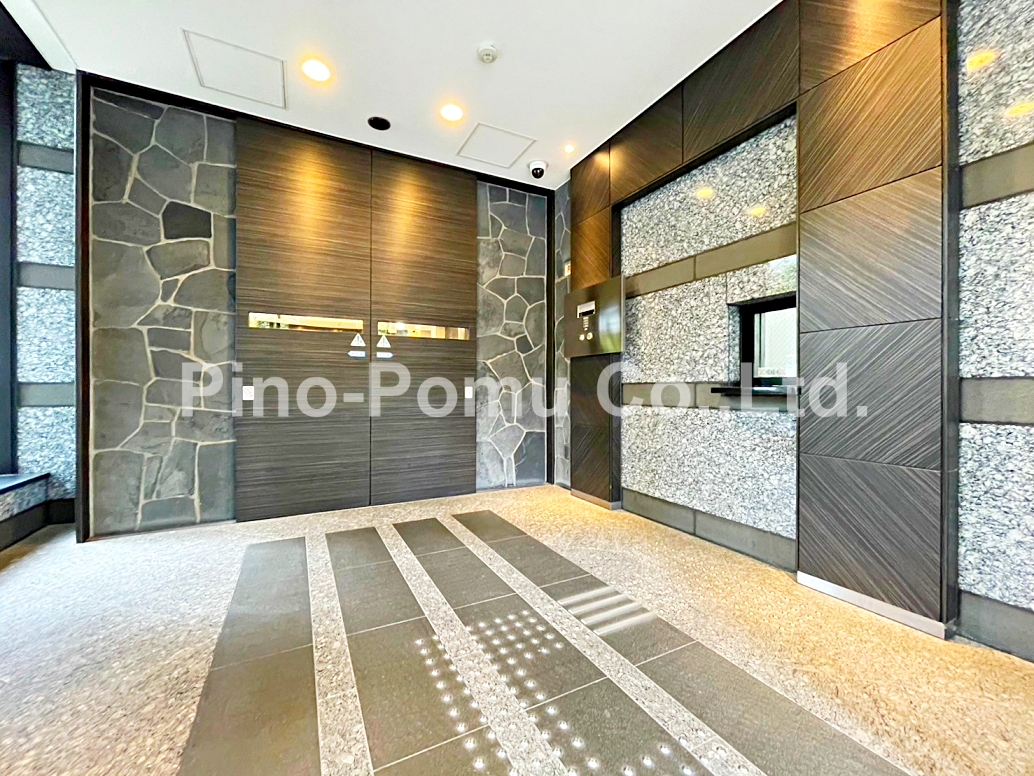 スーパー　成城石井愛宕グリーンヒルズ店（スーパー）まで452m