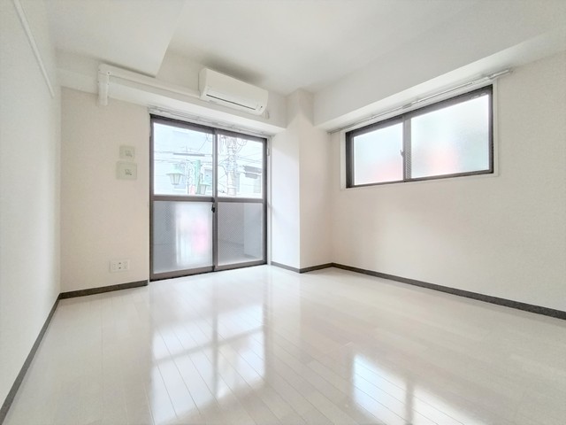 居室・リビング　★２面採光の明るいお部屋★