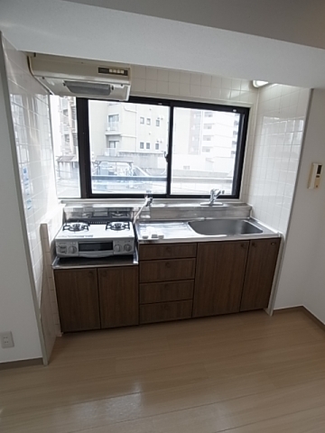 キッチン　ガスコンロ設置型のキッチン