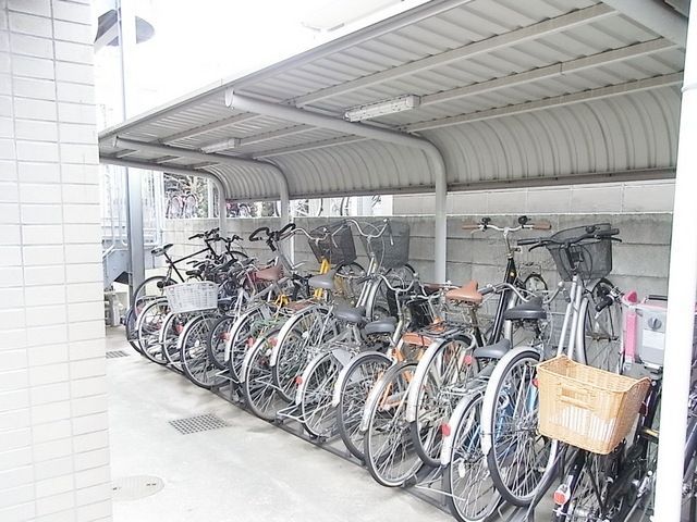 その他　★屋根付き駐輪場完備★