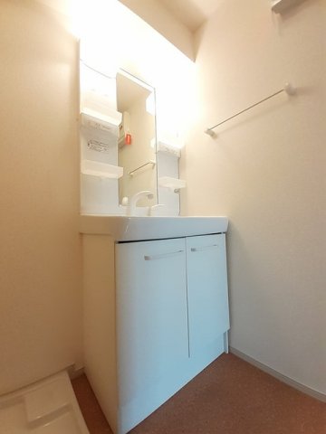 洗面設備　脱衣スペースもあります