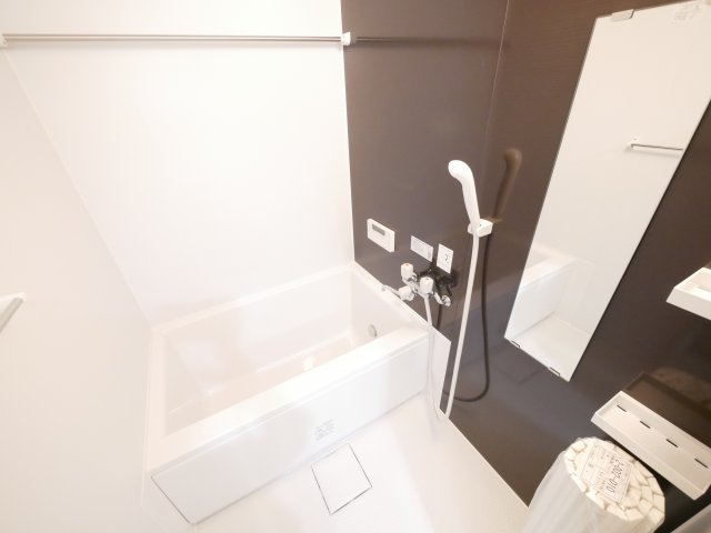 バス・シャワールーム　浴室乾燥・追い焚き機能付き！