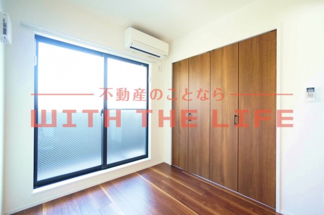 その他部屋・スペース　開放的な寝室です