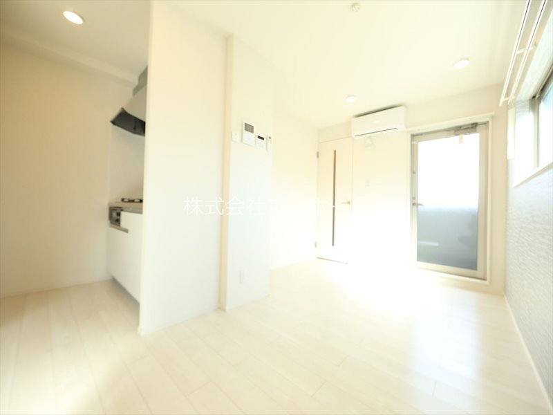 居室・リビング　ＬＤＫ9.1帖　システムキッチン　エアコン完備　バルコニー