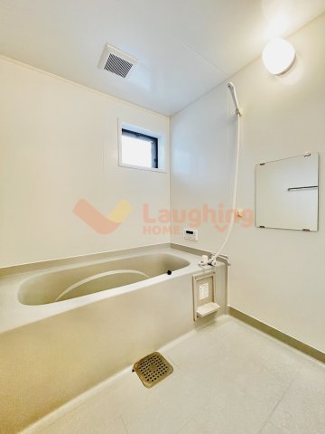 バス・シャワールーム　落ち着いた空間のお風呂です