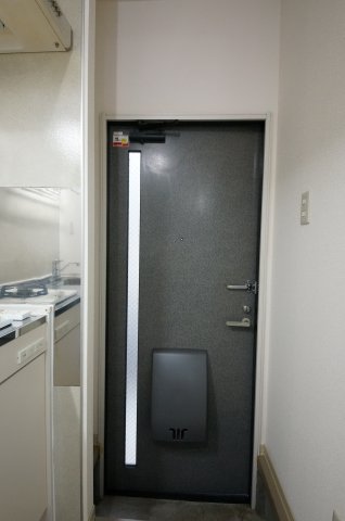 玄関　※写真は別の部屋のものです。
