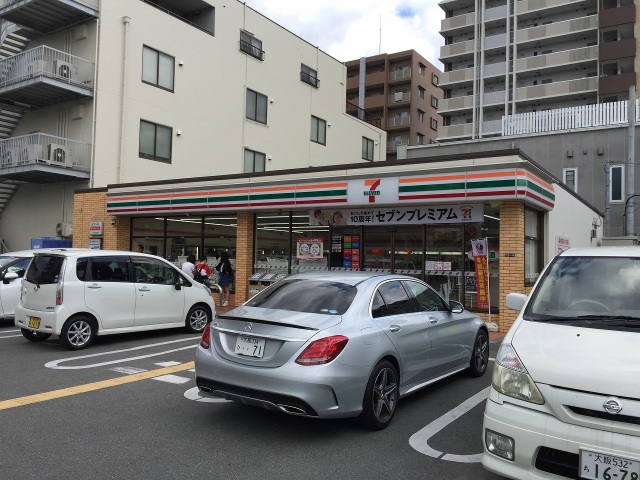 コンビニ　セブンイレブン吹田垂水町3丁目店（コンビニ）まで180m