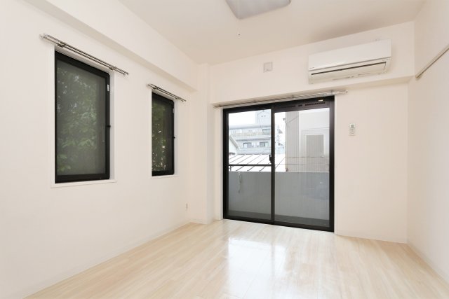 居室・リビング　参考写真（同物件別部屋）