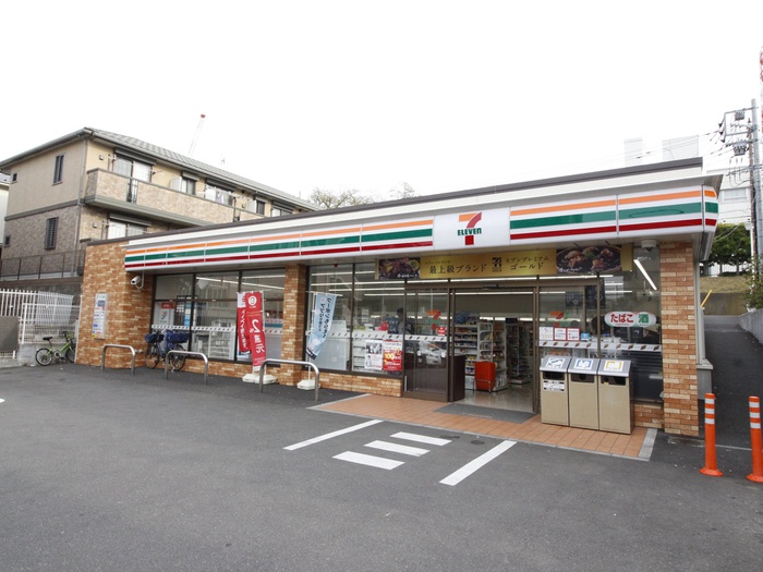 コンビニ　セブンイレブン横浜梅が丘店（コンビニ）まで400m