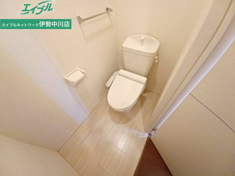 トイレ　同型参考写真