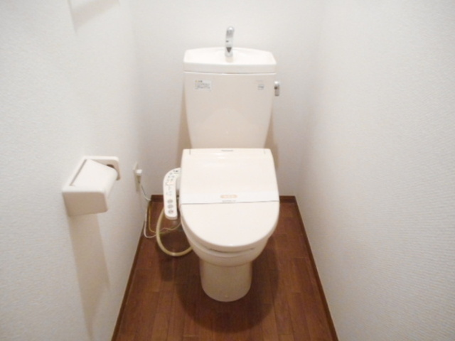 トイレ　温水洗浄暖房便座仕様です