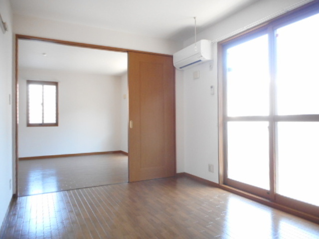 居室・リビング　居室全景