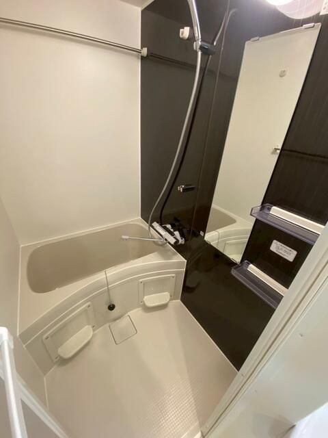 バス・シャワールーム　落ち着いた空間のお風呂です