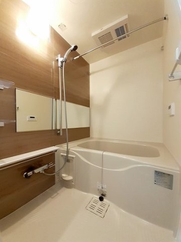 バス・シャワールーム　コンパクトで使いやすいお風呂です