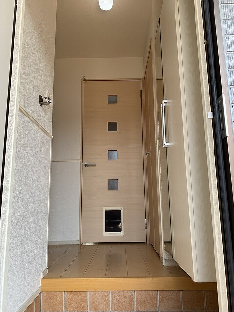玄関　※写真は１０１号室のため現況を優先します