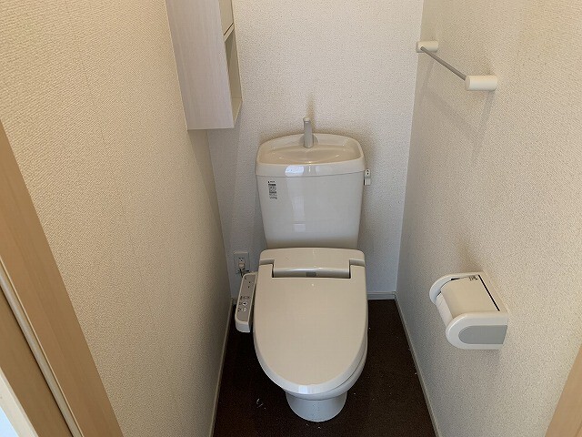 トイレ　※写真は１０１号室のため現況を優先します