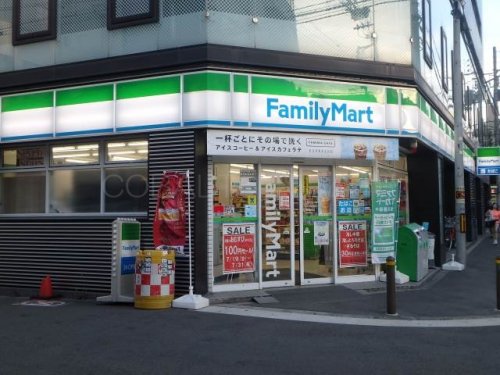 コンビニ　ファミリーマート四ツ橋北堀江一丁目店（コンビニ）まで207m