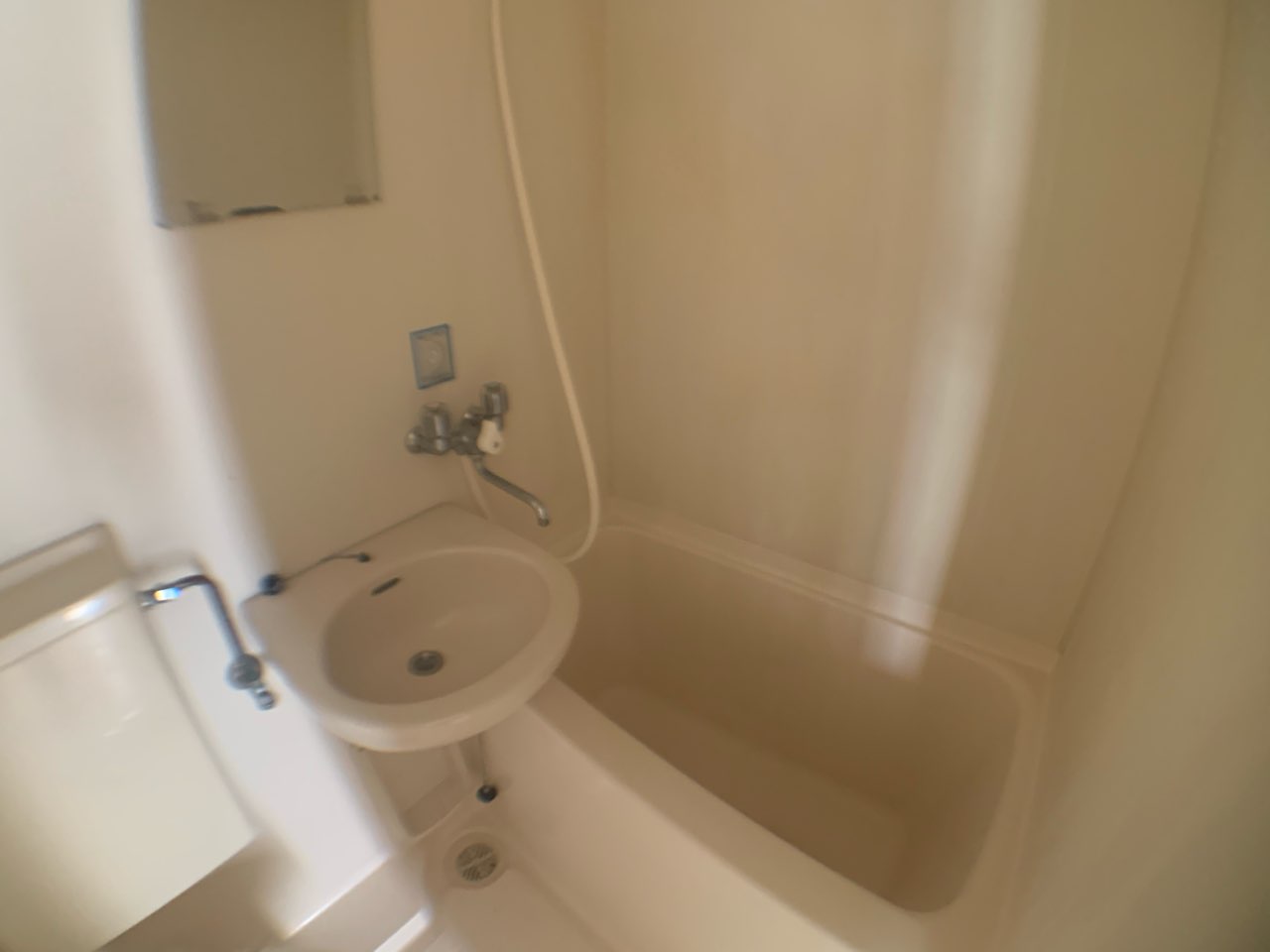 バス・シャワールーム　シンプルで機能的なユニットバス♪
