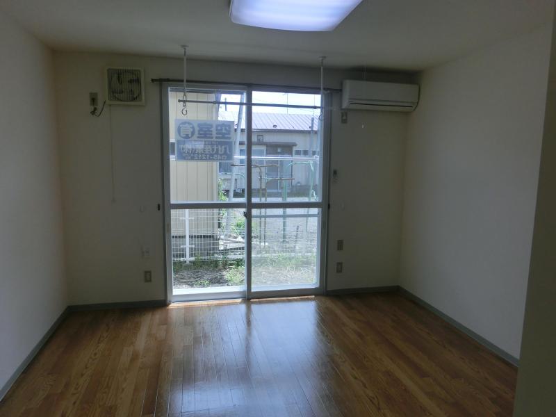 居室・リビング　同タイプの写真です。