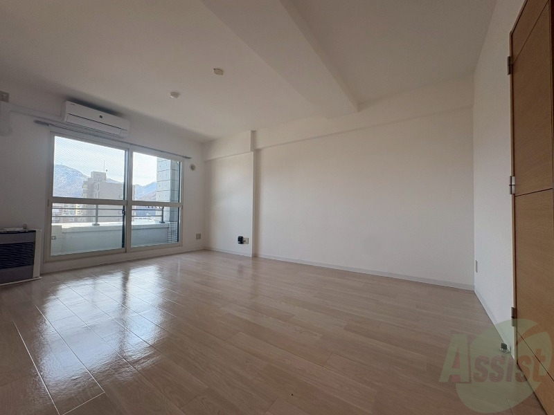 居室・リビング　広くてキレイなお部屋が広がっていて、充実した生活が送れそう。