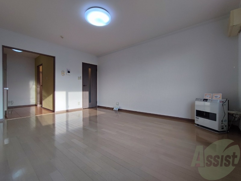居室・リビング　広くてキレイなお部屋が広がっていて、充実した生活が送れそう。