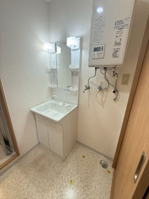 洗面設備　※写真は別号室です。