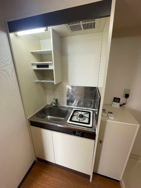 キッチン　※同物件別号室の参考写真です。
